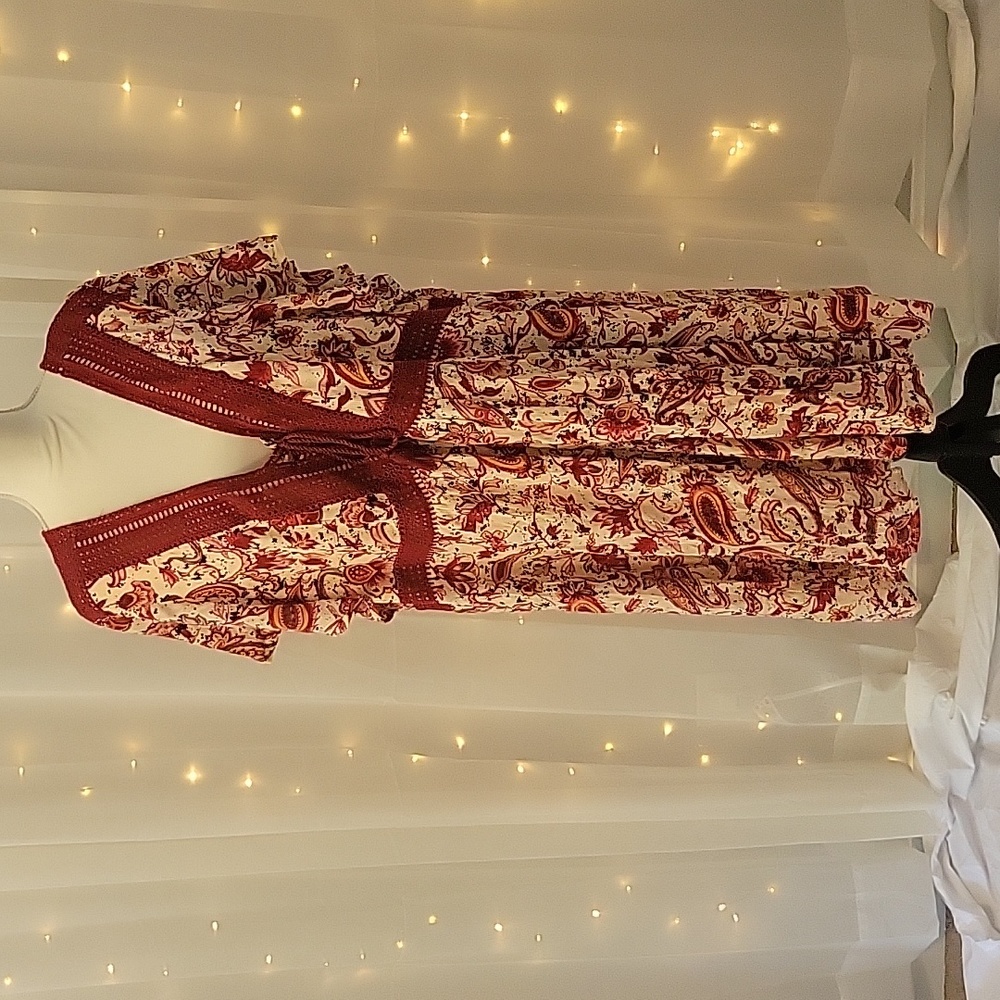 Torrid Red and cream flutter sleeve dress with crochet trim size 5X